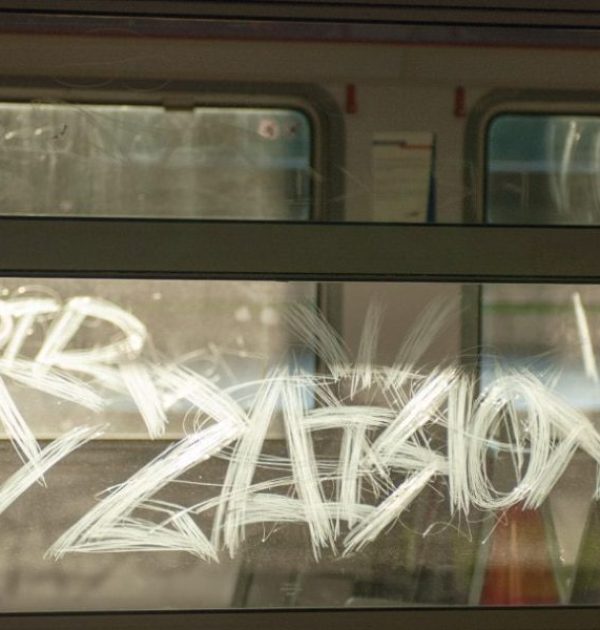 anti-graffiti-window-film-train-q8lac02nweq4f01spsknndv1rn2nmr77fmnzexatm8